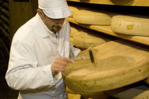 quel poids fait une meule de comté